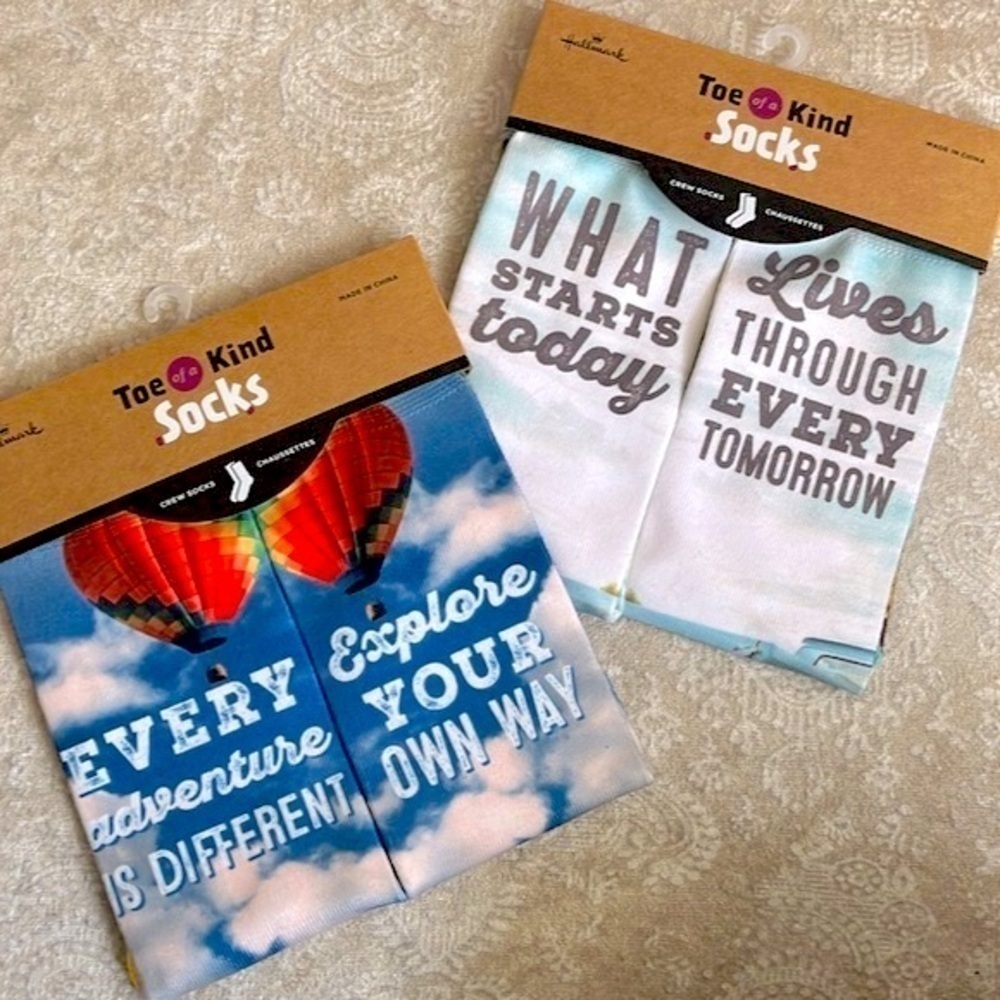 Brand New Hallmark Toe of A Kind Crew Socks Wedding Hot Air Balloon Adventure